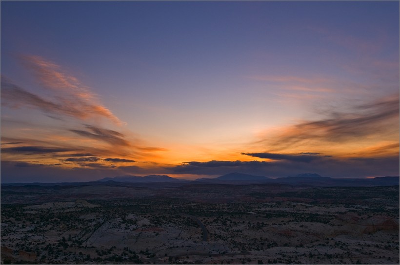 Blaue Stunde über dem Capitol Reef Nationalpark