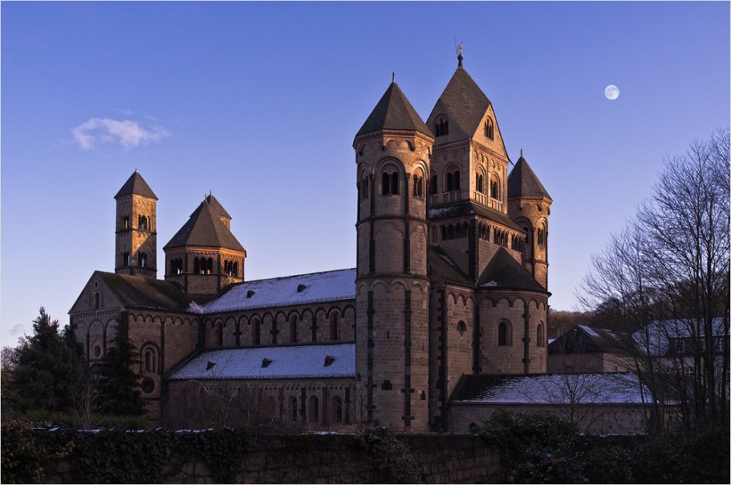 Die Klosterkirche in Maria Laach mit der Fuji Finepix X100