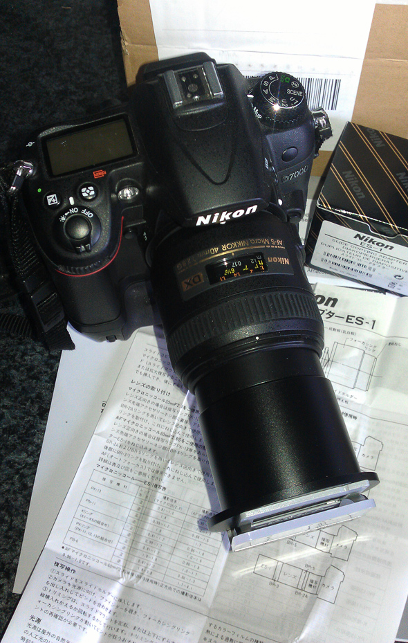 Nikon D7000 mit Nikkor AF-S 40mm DX-Macro und Nikon ES-1