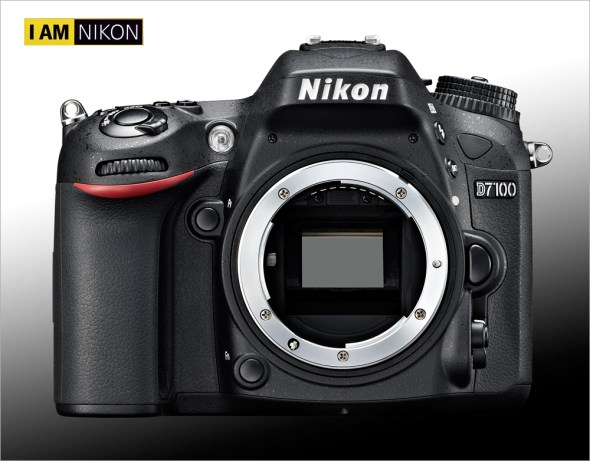 Nikon D7100 - Front