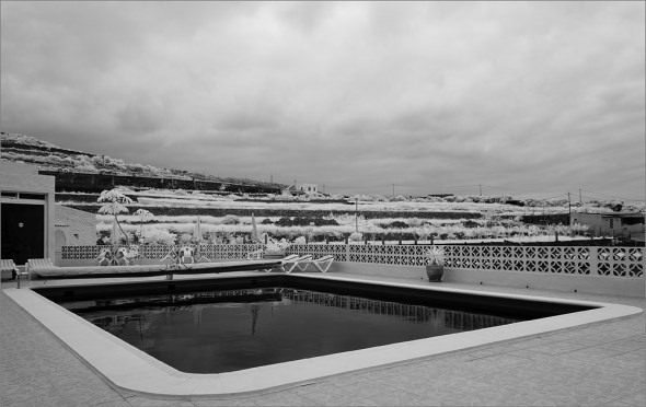 Nikon D300 - Infrared 830nm - Nikkor AF-S VR 3.5-5.6/18-55mm