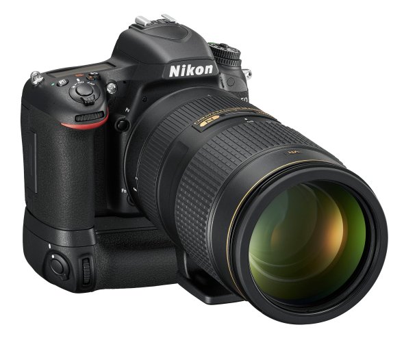 D750_80_400_MBD16_frt34r